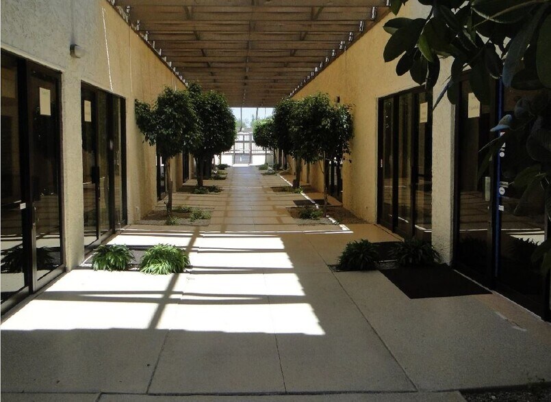 More Photos Of 4667 S Lakeshore Dr, Tempe Office For Lease