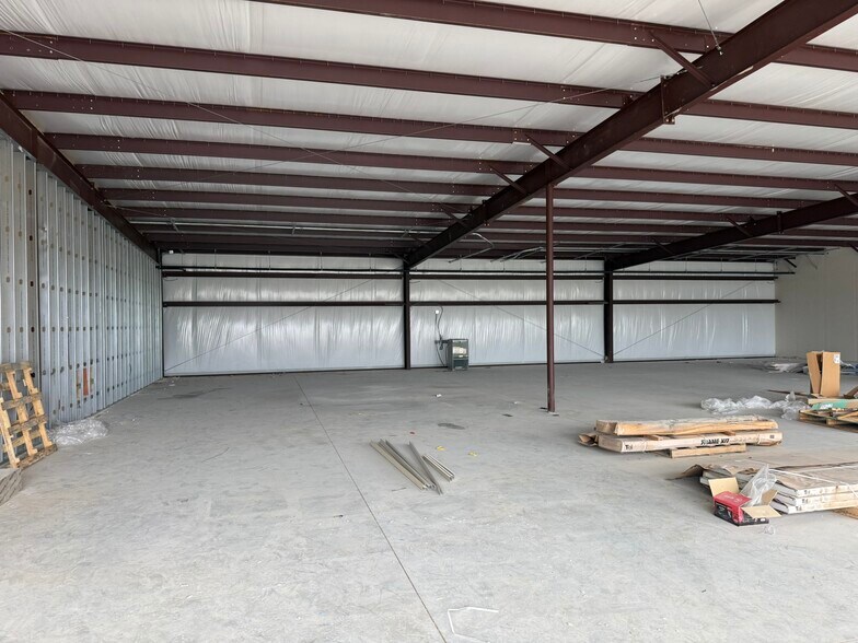 More Photos Of 911 Center St, Rogersville General Retail For Lease