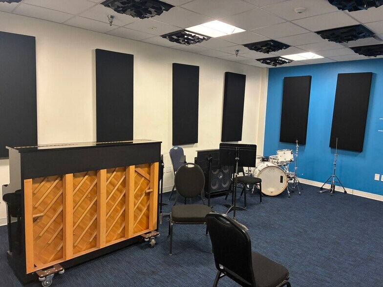 More Photos Of 3220 Winona Ave, Burbank Coworking Space