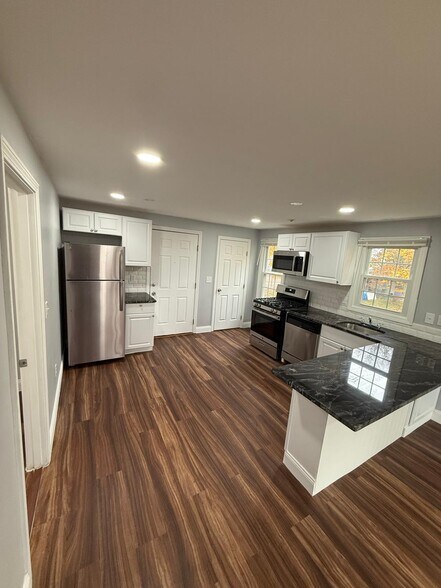 More Photos Of 10-26 Saratoga Ave, Pawtucket Apartments For Sale