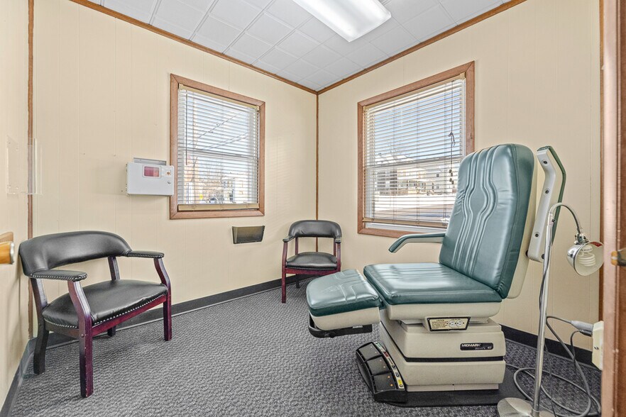 More Photos Of 293 N Ellsworth Ave, Salem Medical For Lease