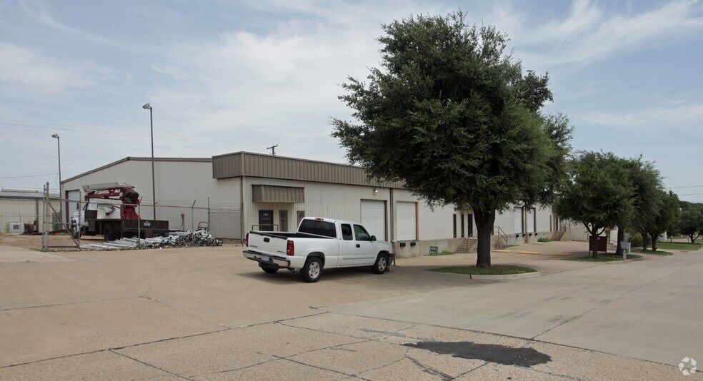 Primary Photo Of 2364 Houston St, Grand Prairie Distribution For Sale