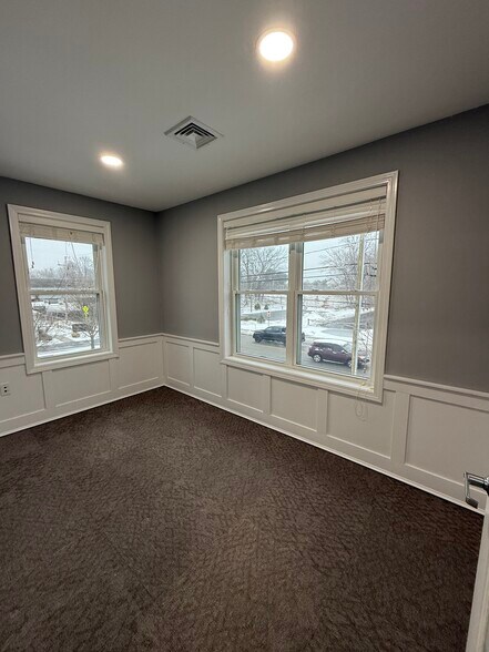 More Photos Of 437 Naubuc Ave, Glastonbury Office For Sale