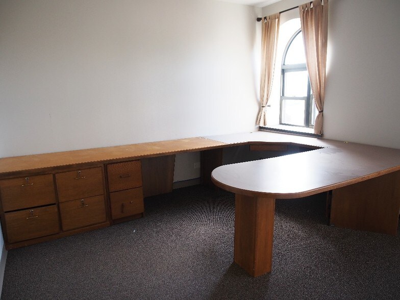 More Photos Of 329-331 S York Rd, Bensenville Daycare Center For Lease