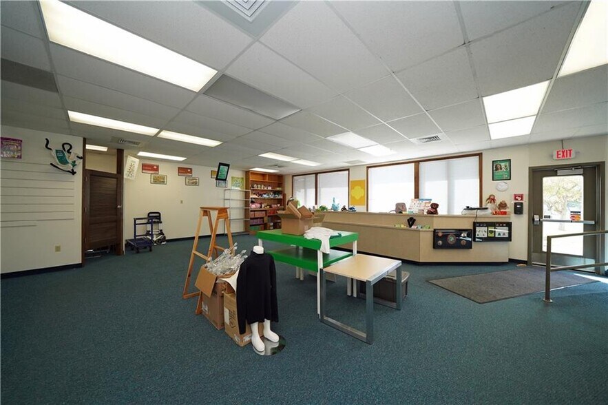 More Photos Of 226 Colonial Dr, Horseheads Office For Sale