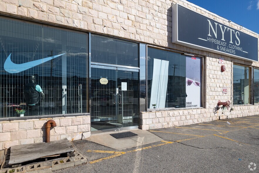 More Photos Of 1538 Old Country Rd, Plainview Showroom For Sale