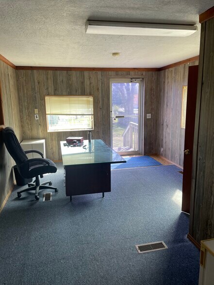 More Photos Of 403 W Walnut St, Raymore Auto Repair For Sale