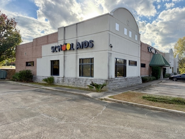 More Photos Of 301 Orchard Ct, Ridgeland Freestanding For Sale