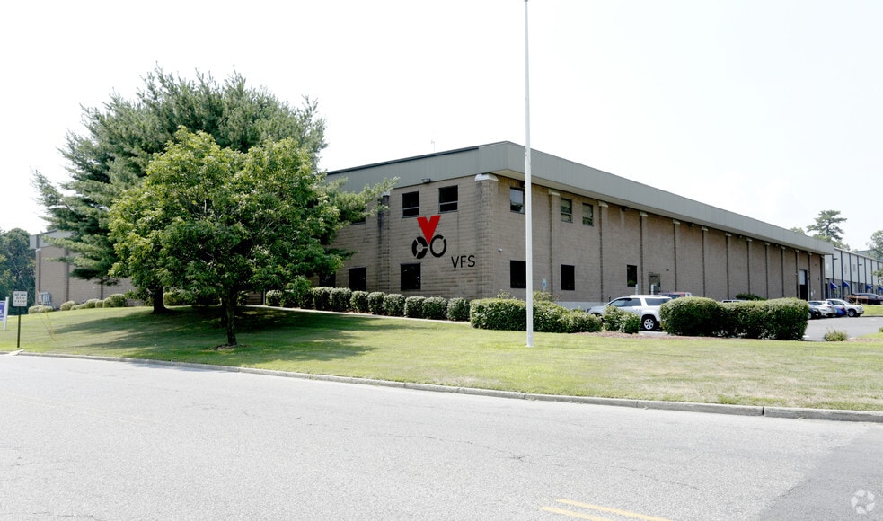 More Photos Of 1790 Swarthmore Ave, Lakewood Warehouse For Lease