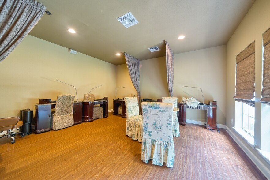 More Photos Of 2805 Center St, Deer Park Storefront Retail Office For Sale