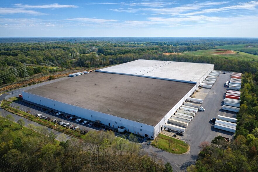 More Photos Of 2203 Sherrill Dr, Statesville Distribution For Lease
