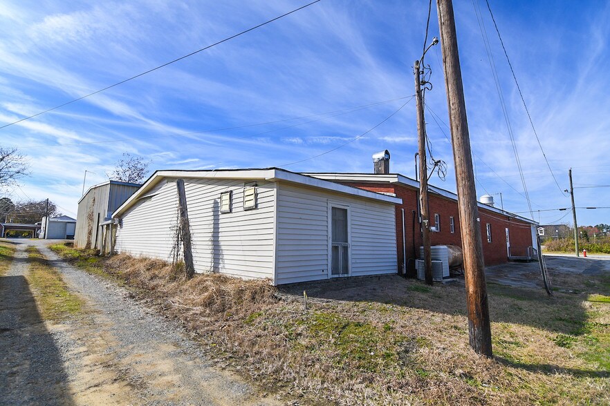 More Photos Of 106 W North Railroad St, Four Oaks Storefront For Sale