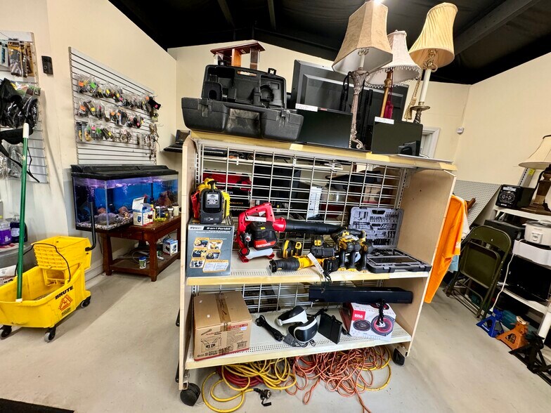 More Photos Of 300 W Broadway St, Morrilton Storefront For Sale