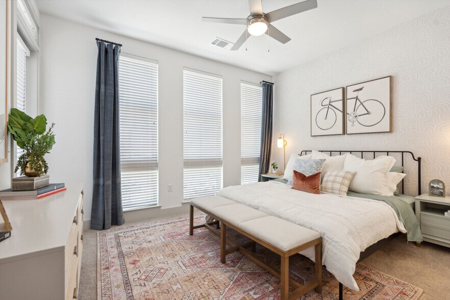 More Photos Of 150 W Main St, Richardson Apartments For Lease