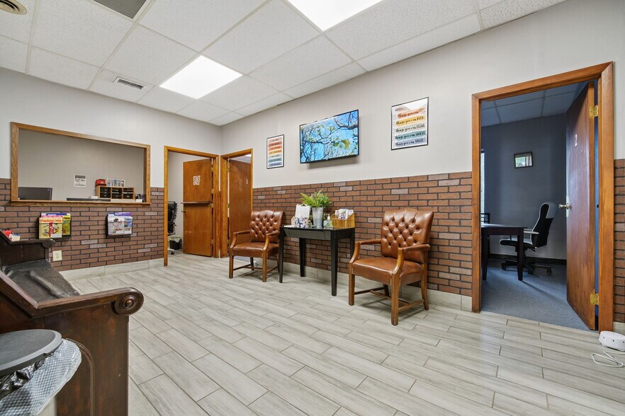 More Photos Of 4770 Indianola Ave, Columbus Office For Sale