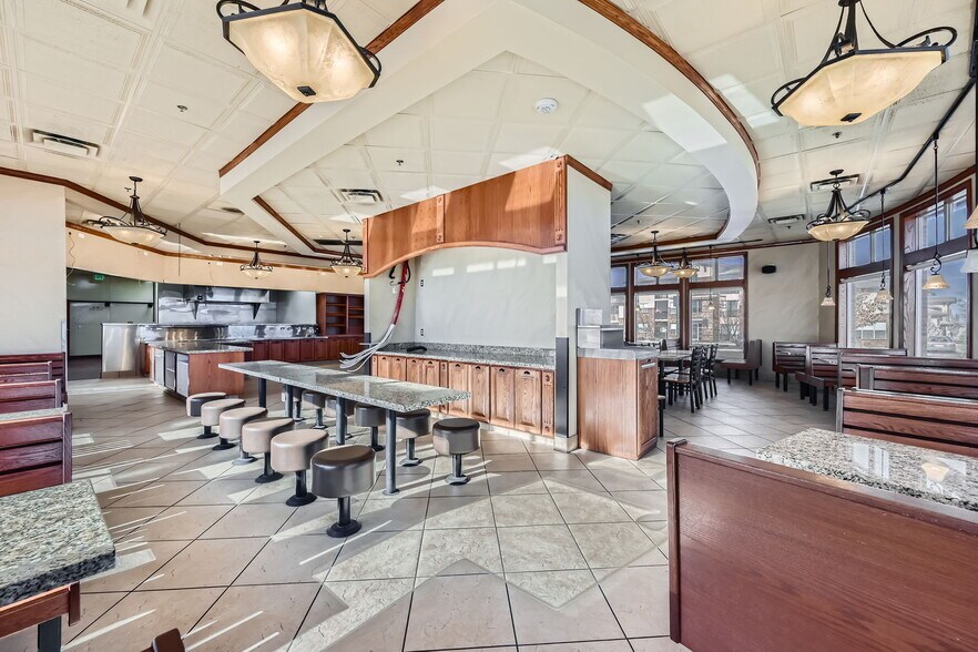 More Photos Of 9846 Zenith Meridian Dr, Englewood Restaurant For Lease