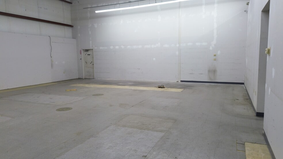 More Photos Of 44180 Airport View Dr, Hollywood Warehouse For Lease