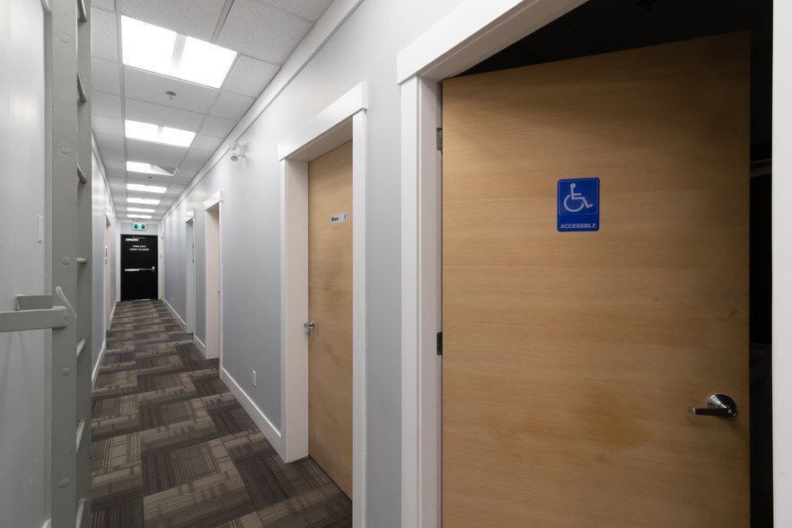 More Photos Of 30475 Cardinal Ave, Abbotsford Office For Sale