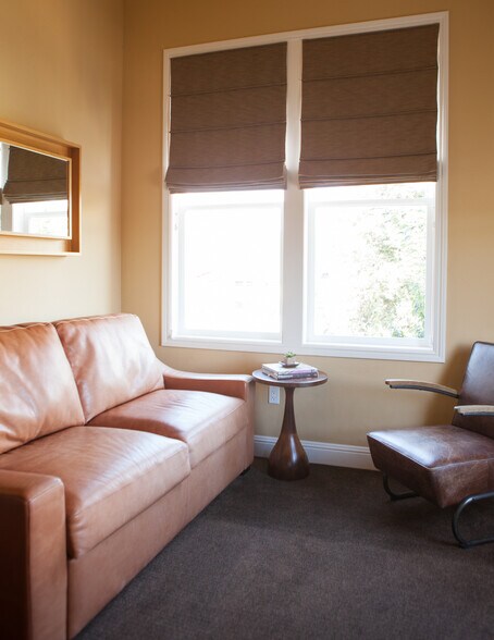 More Photos Of 1420-1428 Main St, Saint Helena Hotel For Sale