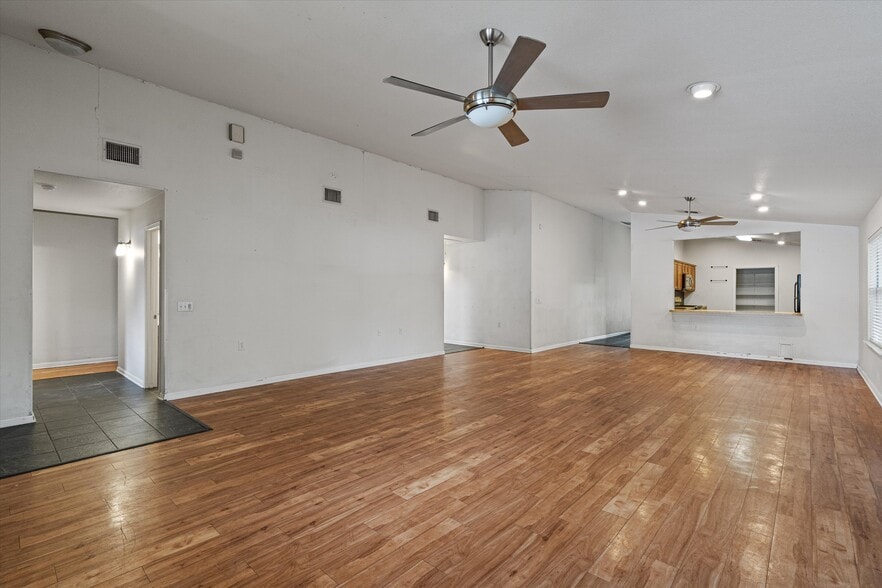 More Photos Of 1213 Justin Ln, Austin Healthcare For Sale