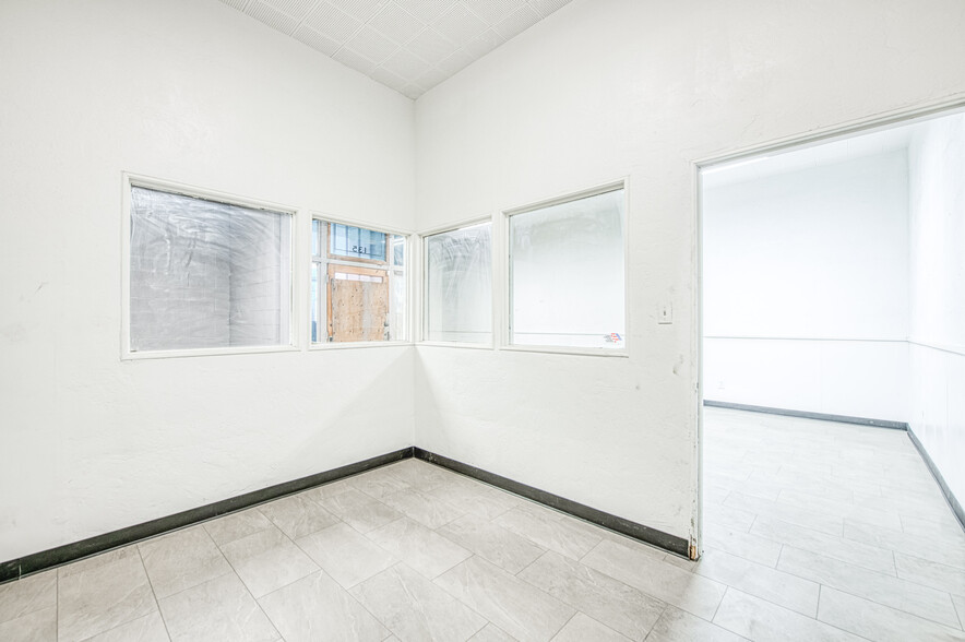 More Photos Of 135 Van Ness Ave, Fresno Warehouse For Lease