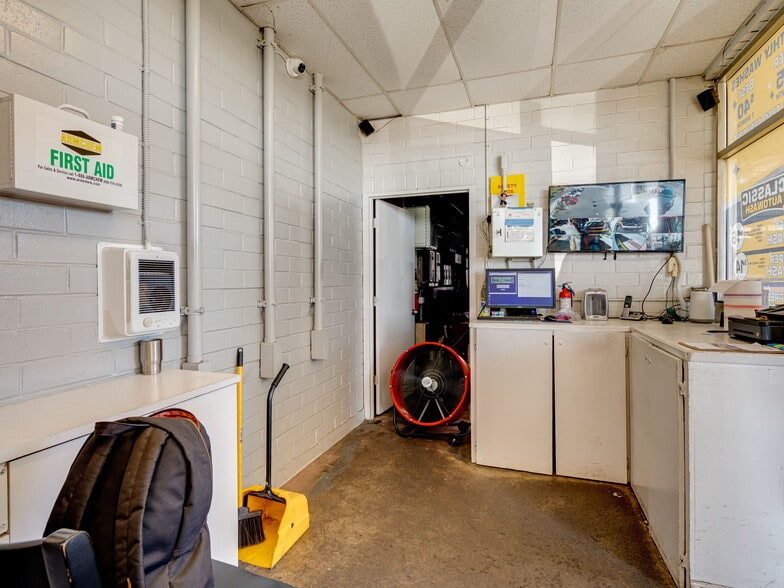 More Photos Of 10189 SE Sunnyside Rd, Clackamas Carwash For Sale