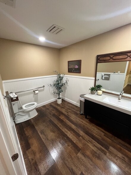 More Photos Of 780 W Olive Ave, Merced Medical For Lease