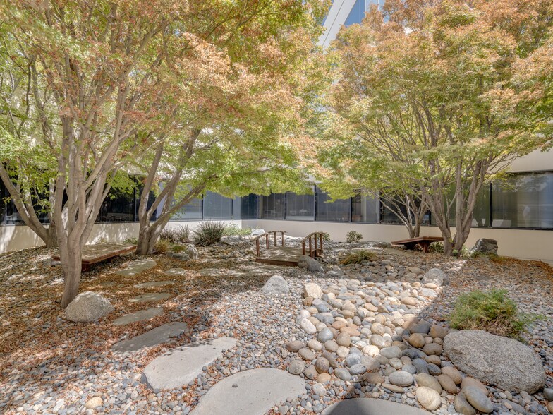 More Photos Of 4900 California Ave, Bakersfield Office For Lease