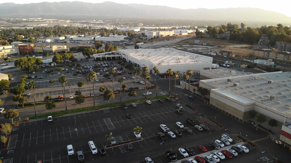 More Photos Of 420-450 N McKinley St, Corona Freestanding For Lease