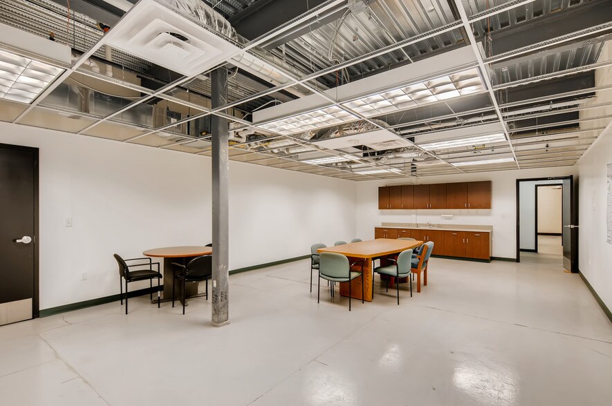 More Photos Of 5550 Joliet St, Denver Warehouse For Sale