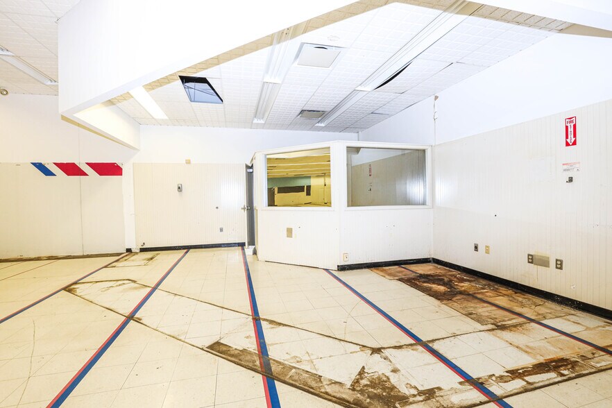 More Photos Of 902 N Lewis St, Glenville Drugstore For Lease