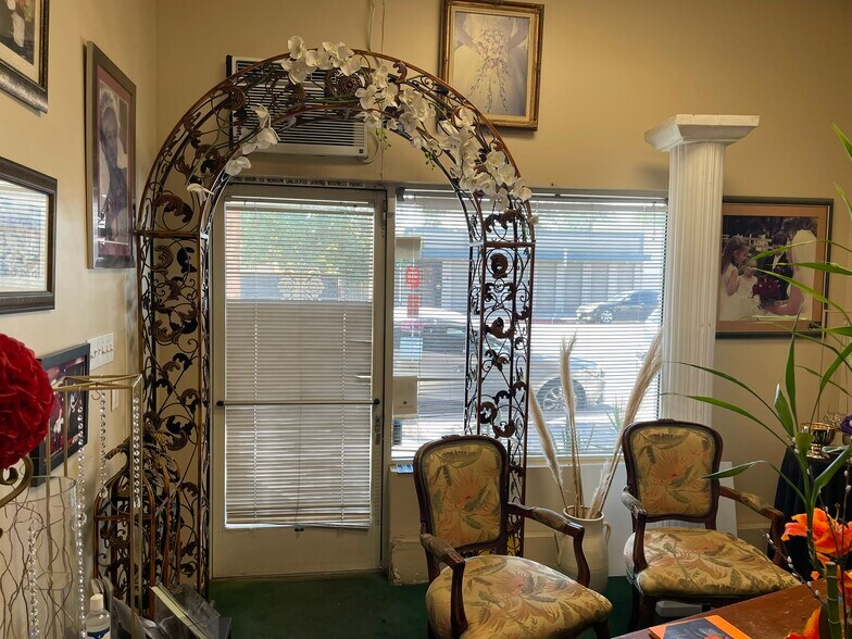 More Photos Of 10443-10445 Magnolia Blvd, North Hollywood Office Residential For Sale