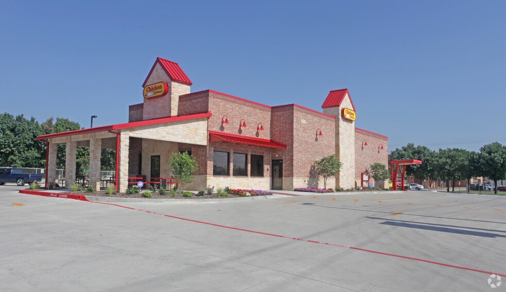 Primary Photo Of 1606 E Cooper St, Arlington Restaurant For Sale