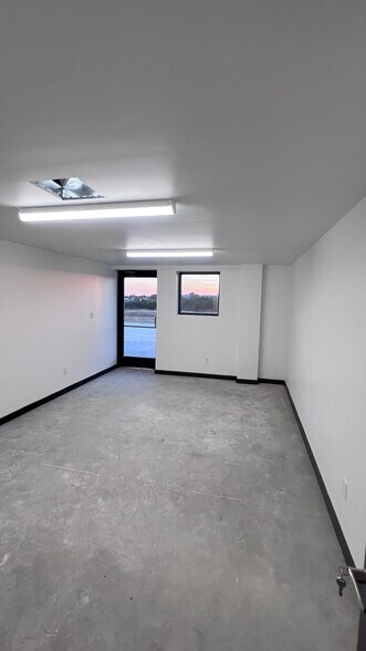 More Photos Of 5431 Old Granbury Rd, Granbury Warehouse For Lease