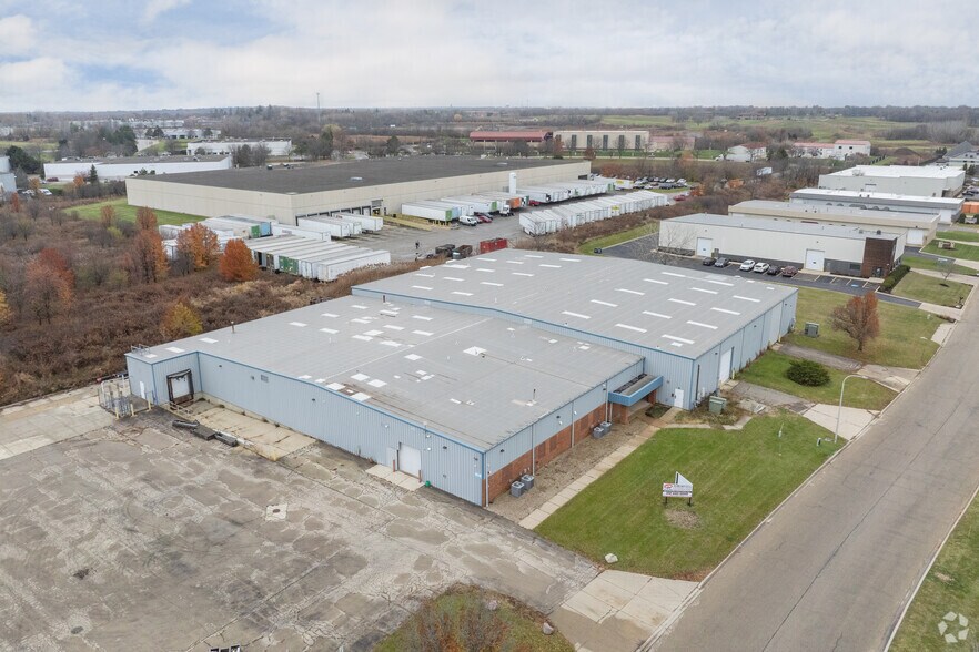 More Photos Of 740 Schneider Dr, South Elgin Manufacturing For Sale