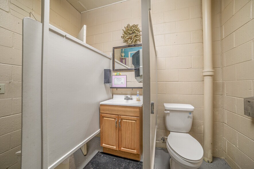 More Photos Of 1104 N Saginaw St, Saint Charles Bowling Alley For Sale