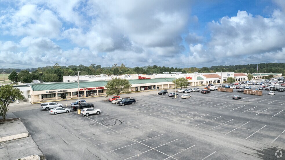 More Photos Of 1248-1290 Smithfield Plz, Smithfield Storefront For Lease