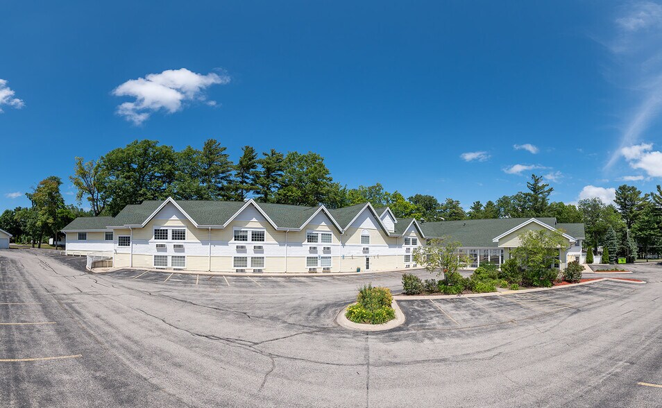 More Photos Of 461 Munson Ave, Traverse City Hotel For Sale
