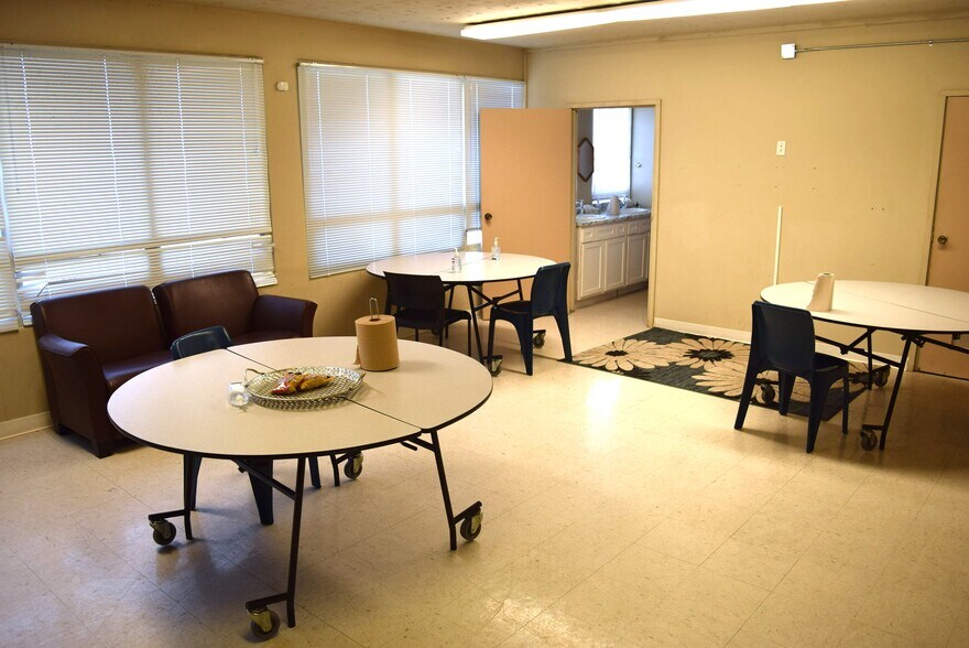 More Photos Of 3171 Signal St, Memphis Specialty For Sale