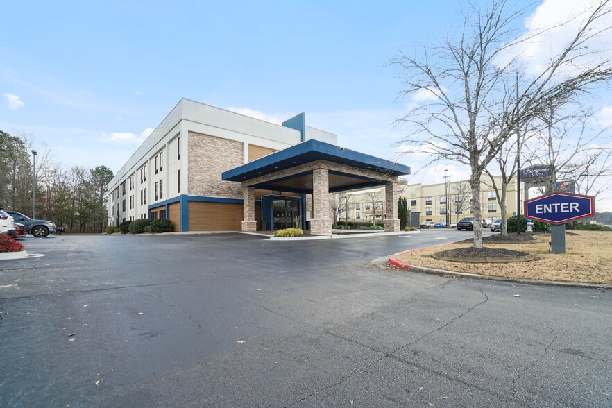 More Photos Of 450 Parkway 575, Woodstock Hotel For Sale