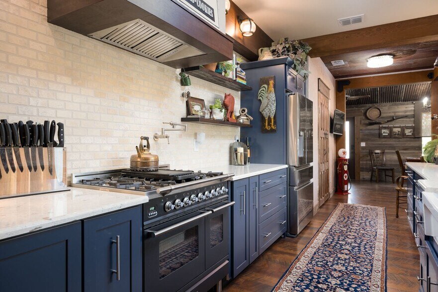 More Photos Of 504 Tivy St, Kerrville Flex For Sale