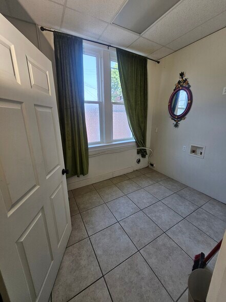 More Photos Of 1047 S Big Bend Blvd, Saint Louis Storefront Retail Office For Lease