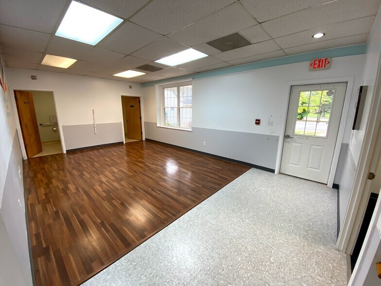 More Photos Of 395 W Avon Rd, Avon Office For Lease