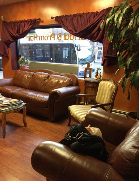 More Photos Of 26710 Hillside Ave, Floral Park General Retail For Lease