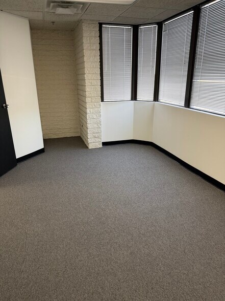 More Photos Of 519 N Cass Ave, Westmont Medical For Lease