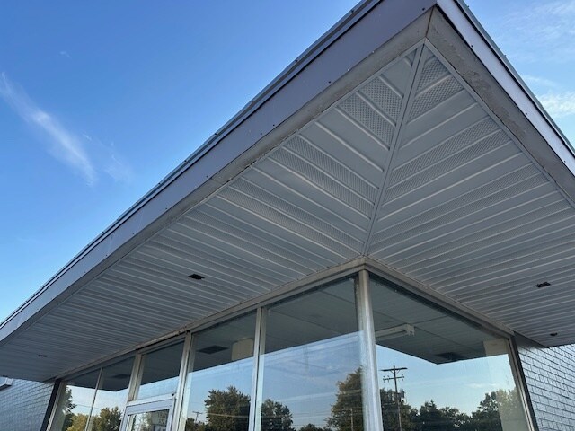 More Photos Of 336 N Military Ave, Green Bay General Retail For Lease