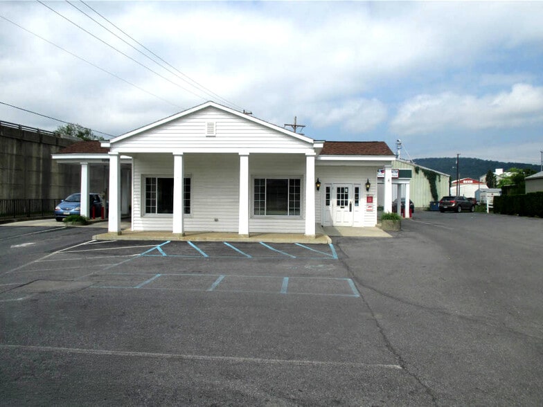 More Photos Of 155 N Richard St, Bedford Bank For Lease