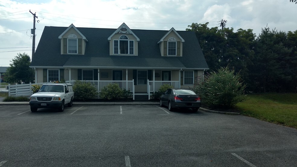 More Photos Of 20 Midway Plaza Dr NW, Christiansburg Office For Lease