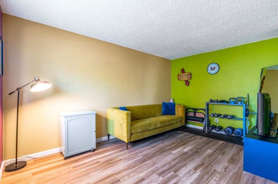 More Photos Of 613 Jane St NE, Albuquerque Flex For Sale