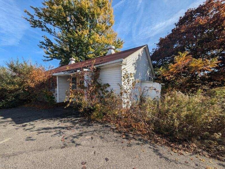 More Photos Of 5662 North Ridge Rd, Madison Storefront Retail Office For Sale